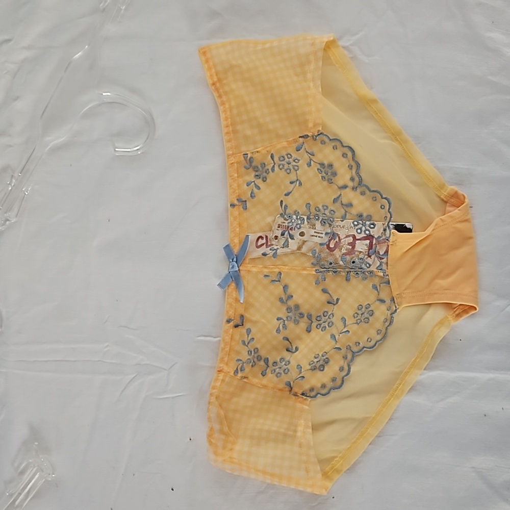 Cleo short, style 5734  yellow/blue, size small  NWT